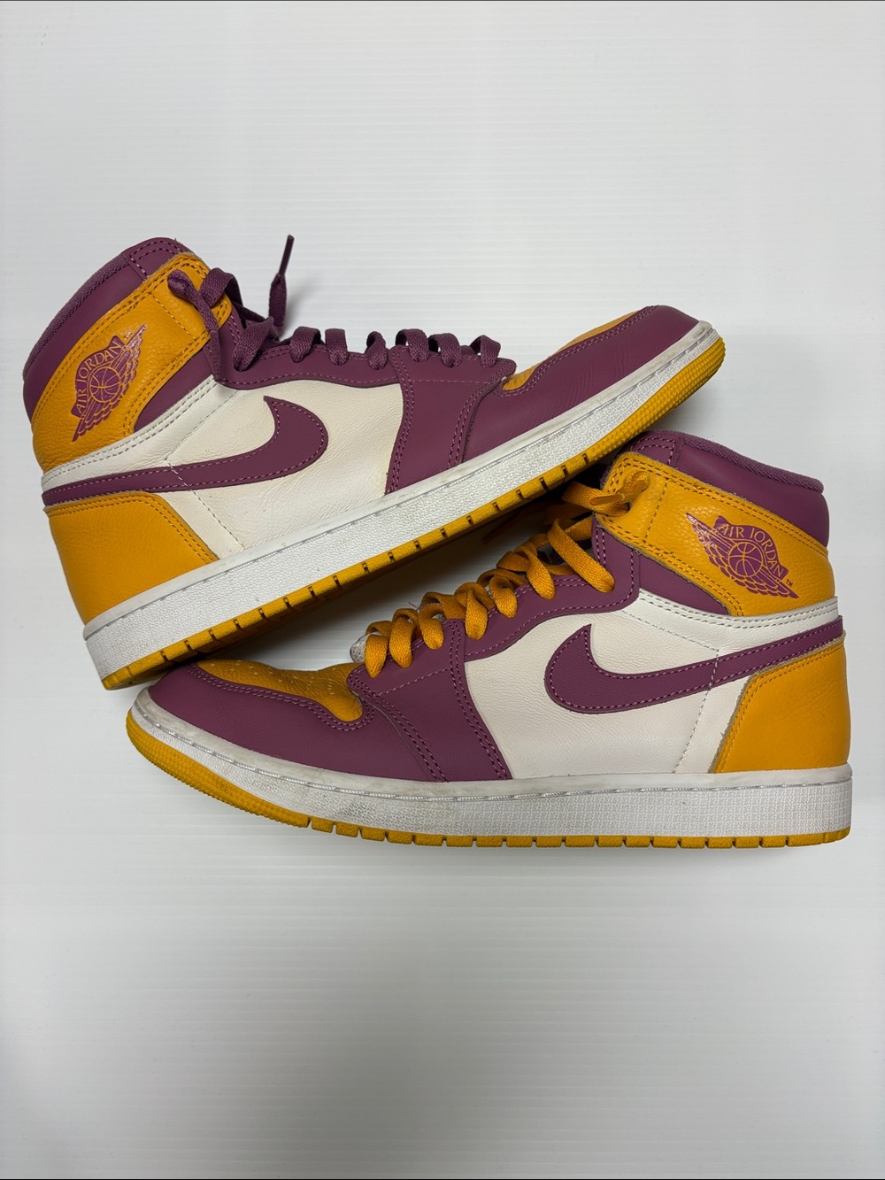 Jordan 1 Retro High OG
Brotherhood
Mens Size 10 - Picture 4 of 7
